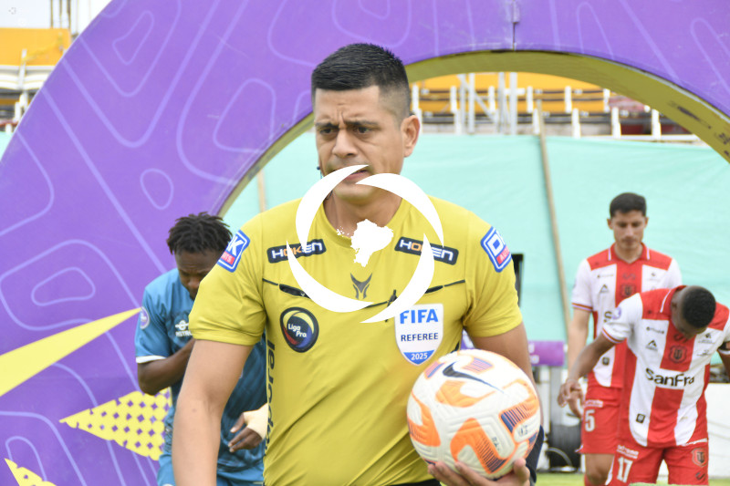 FBL LIGA ECUABET TECNICO VINO TINTO