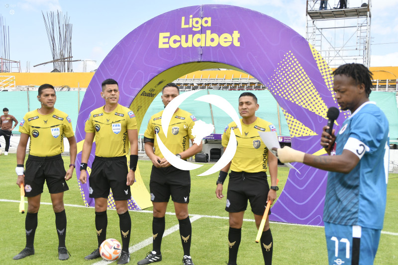 FBL LIGA ECUABET TECNICO VINO TINTO