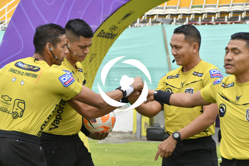 FBL LIGA ECUABET TECNICO VINO TINTO